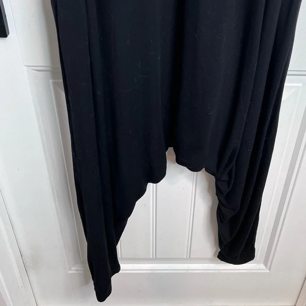 Momper Romper‎ Black Sleeveless Stretchy Jumpsuit. Size Medium.